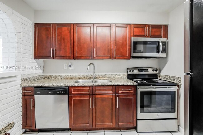 Building Photo - 1850 NW 47th Ave