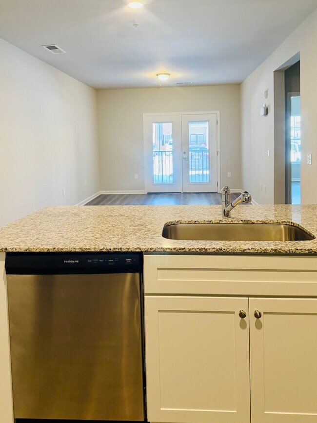 1 habitación, 1 baño - Rocky River Apartments