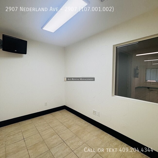 Building Photo - 2907 Nederland Ave