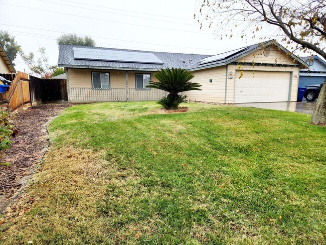 Building Photo - New Rent Special! Don't miss out! This hom...
