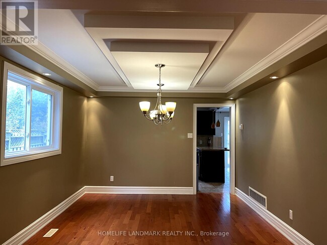 Building Photo - 4384 Idlewilde Crescent