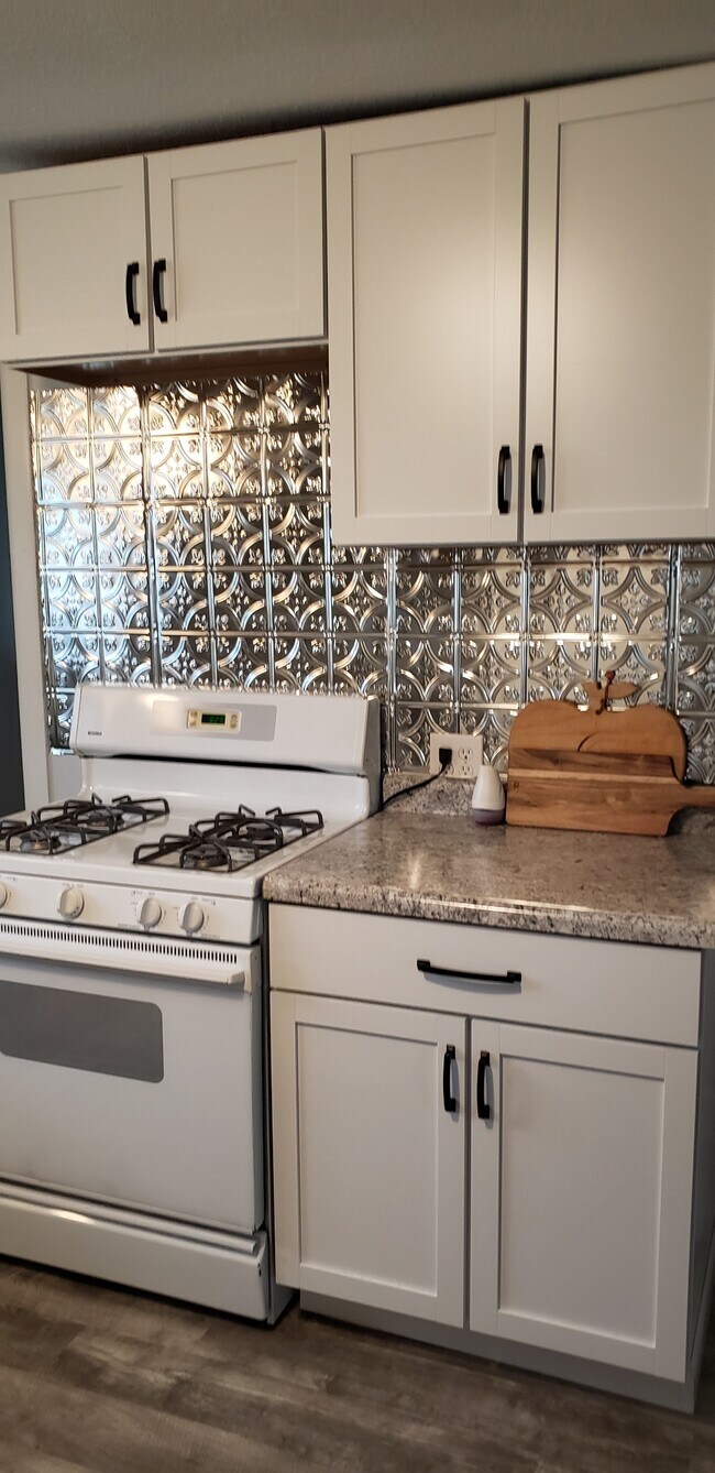 Kitchen - 618 S Main St