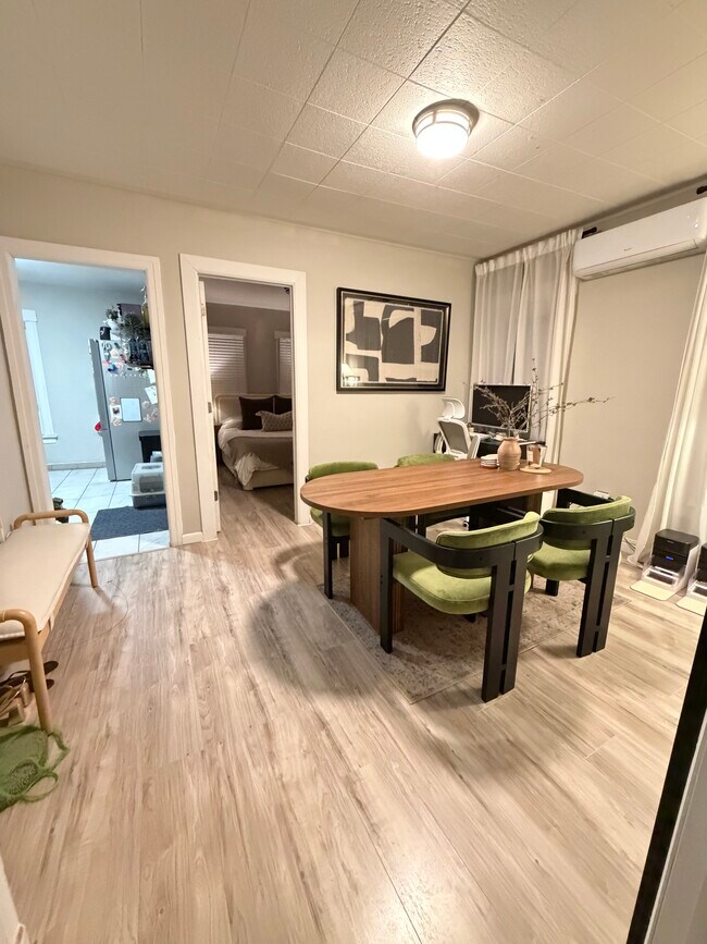 Foto del edificio - 13269 Metropolitan Ave