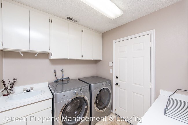 Building Photo - 3 br, 2 bath House - 985 Joshua Circle