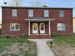 Building Photo - 687 Morford Ave