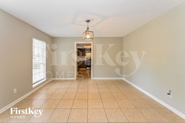 Building Photo - 1022 Romaine Ln