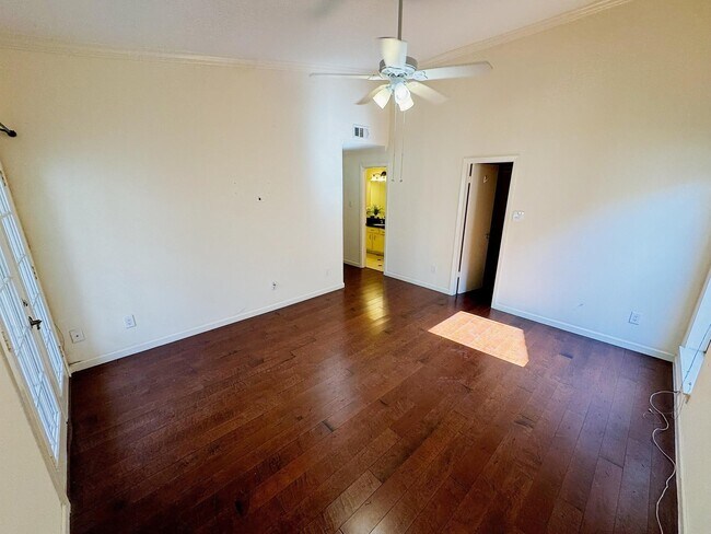 Foto del edificio - 2001 Bering Dr