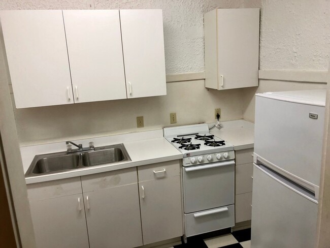 Photo - Uptown Studio, one block off of St. Charle... Apartment