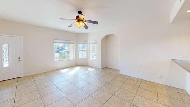 Building Photo - 256 Elm Ave