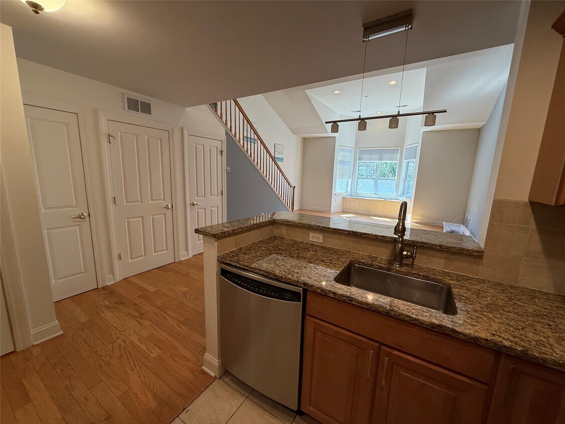 Foto principal - 1405 Round Pointe Dr