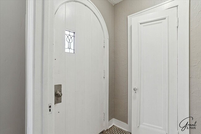 Foto del edificio - $1500 Large 3 bedroom home