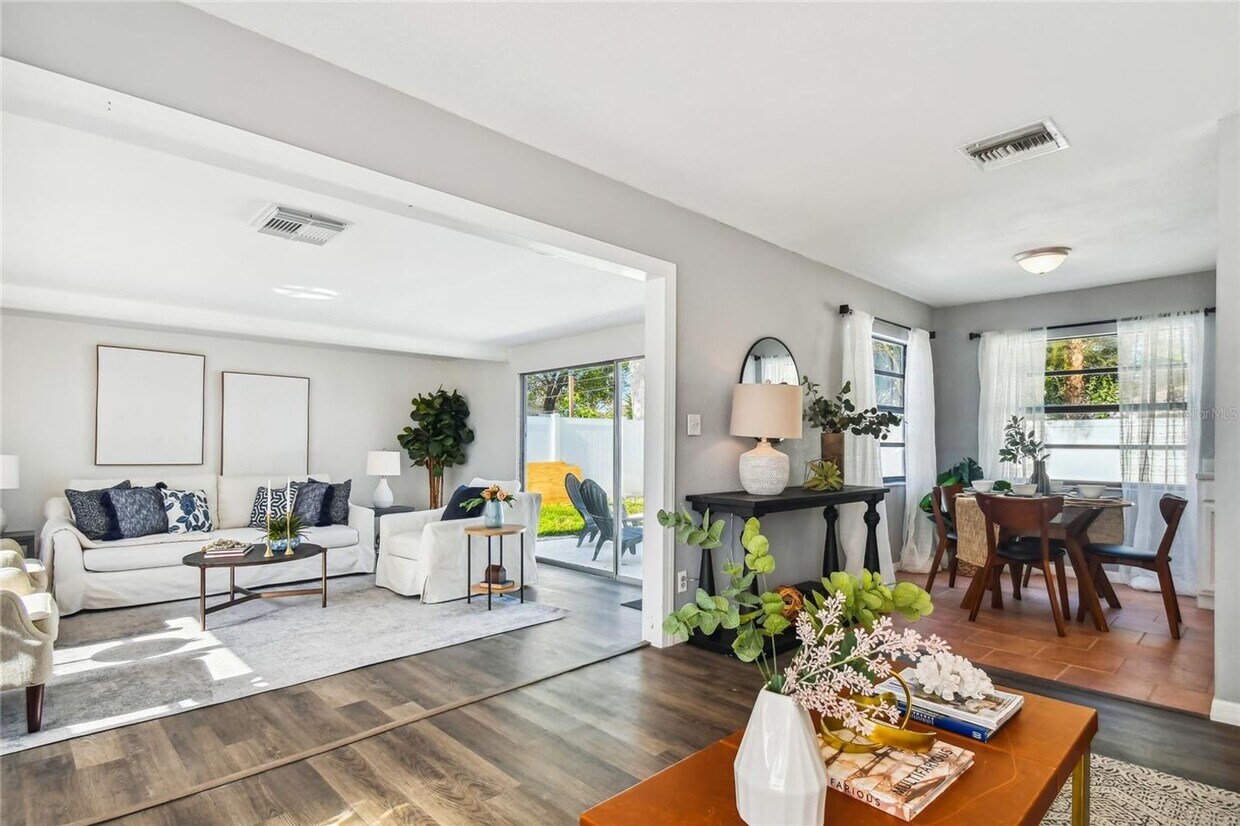 Foto principal - Stunning POOL Home in St. Petersburg, FL P...