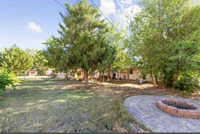 Building Photo - 305 Zuni Dr
