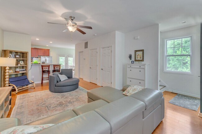 Foto del edificio - 151 Longwood Dr