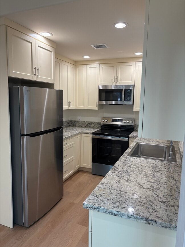 Kitchen - 57 Palomar St