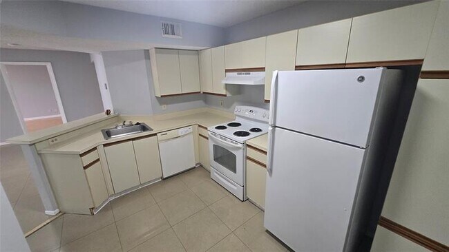 Foto del edificio - 9055 Wiles Rd