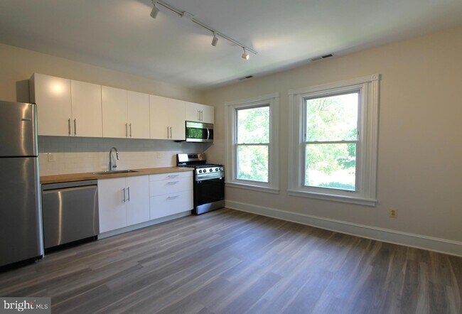 Foto del edificio - 437 W Hansberry St