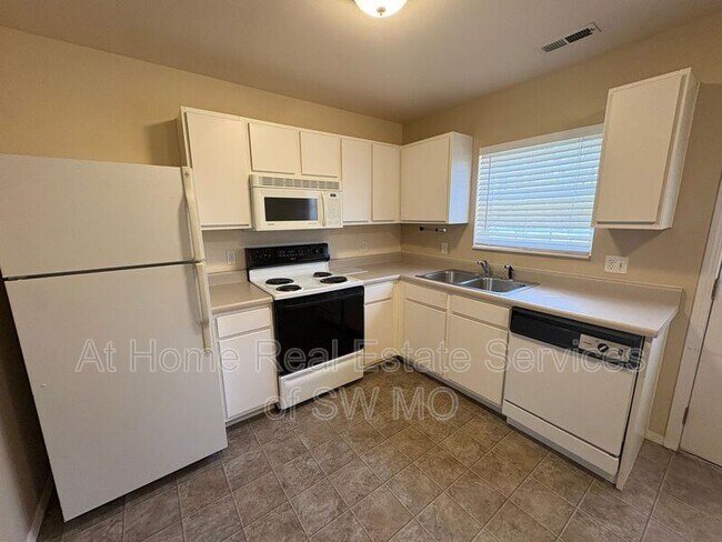 Foto del edificio - 1820 W Walnut Lawn St