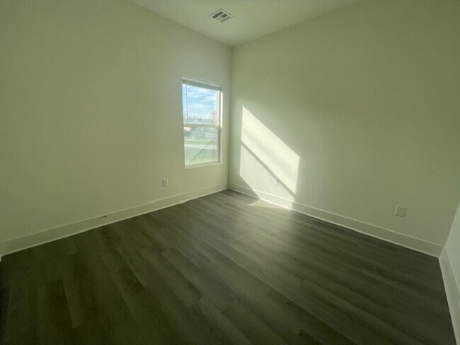 Foto del edificio - 5140/42 Chase Cir