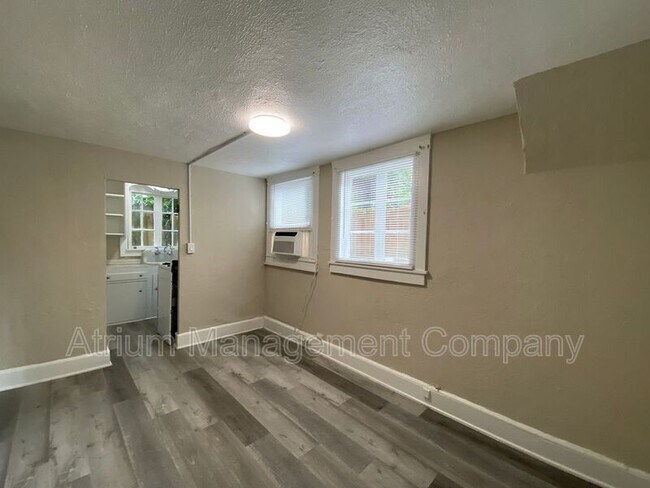 Foto del edificio - 109 James Ave
