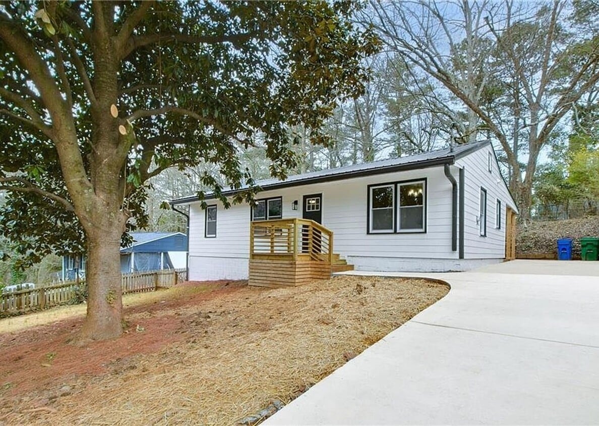 Primary Photo - 4 bed 2 bath in Decatur!