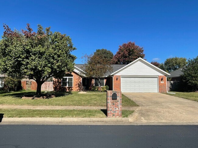 Foto del edificio - 3 Bedroom/2 Bathroom In Bentonville!!! ASK...