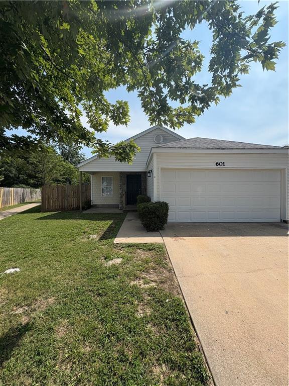 Foto del edificio - 601 Cedarbrook Ct