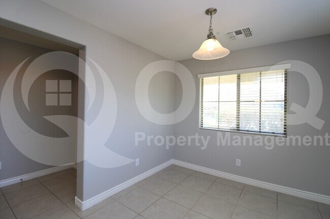 Foto del edificio - 18620 W Larkspur Dr