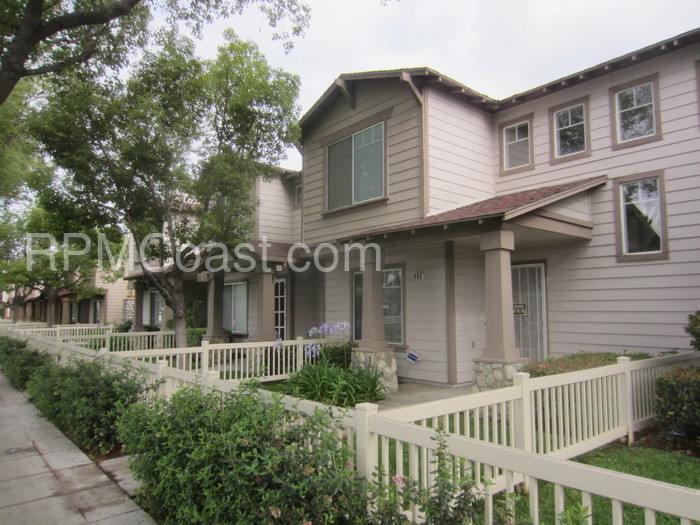 Primary Photo - 2 Story Townhome with 3 Beds, 2.5 Baths!