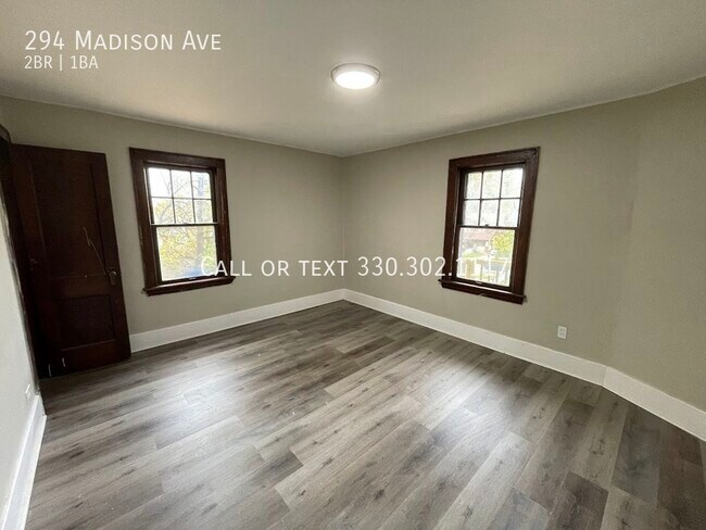 Building Photo - Two bedroom one bathroom second level apar...