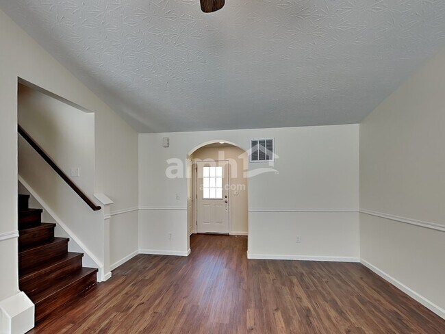 Building Photo - 8 Shady Creek Ln