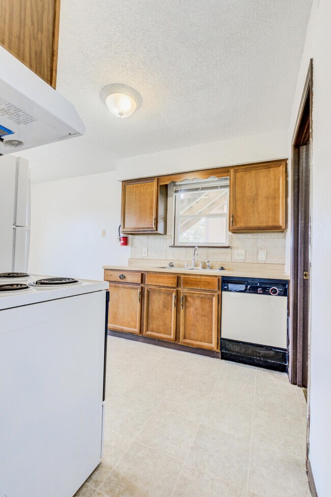 Building Photo - 406 W Southampton Dr