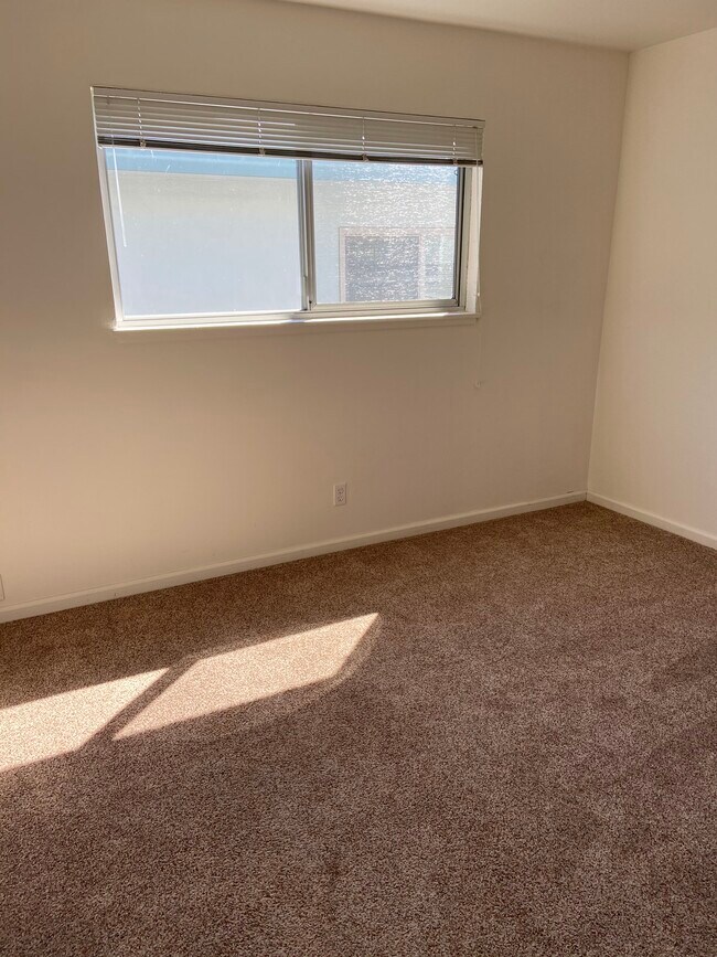 Building Photo - 1375 Adobe Drive, Unit 7
