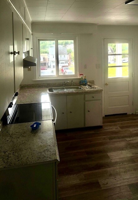 Cocina y refrigerador - 101 W Ridge St