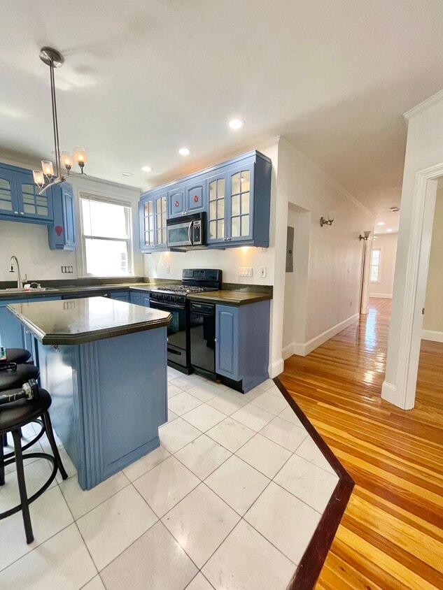 Primary Photo - 200 Hyde Park Ave
