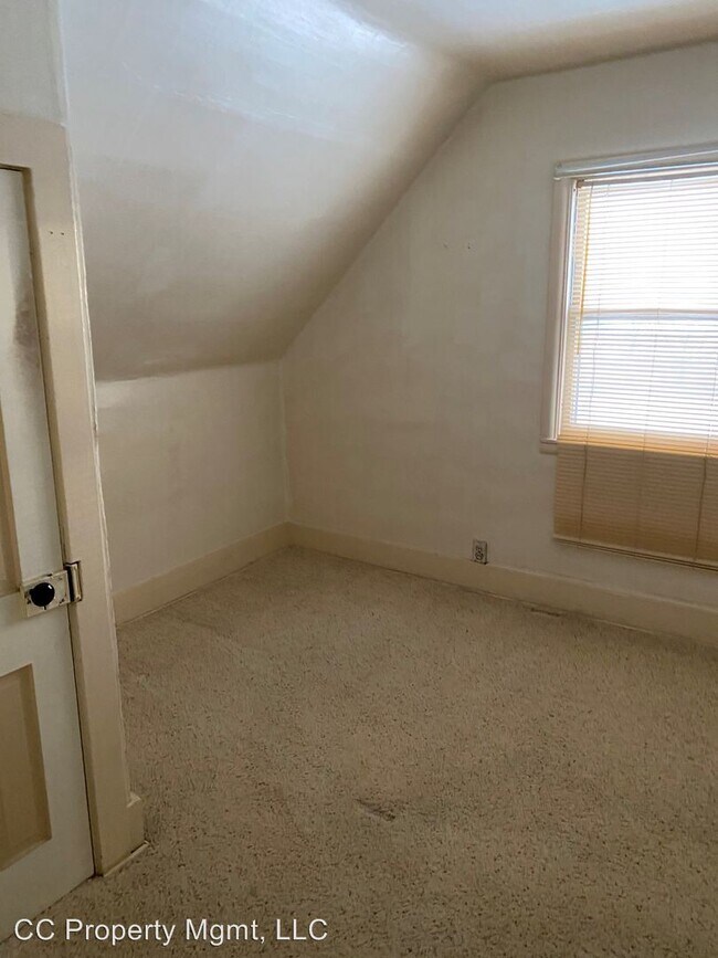 Building Photo - 919 12th St