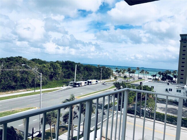 Foto del edificio - 3000 E Sunrise Blvd