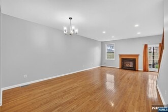 Building Photo - 535 Coventry Dr