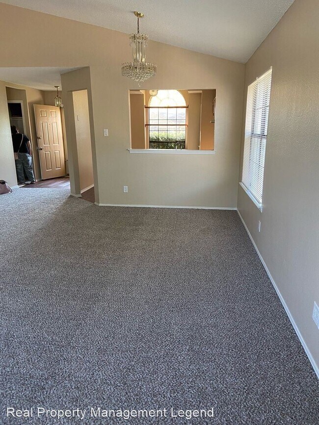Foto del edificio - 3 br, 2 bath House - 518 S. highland Dr.