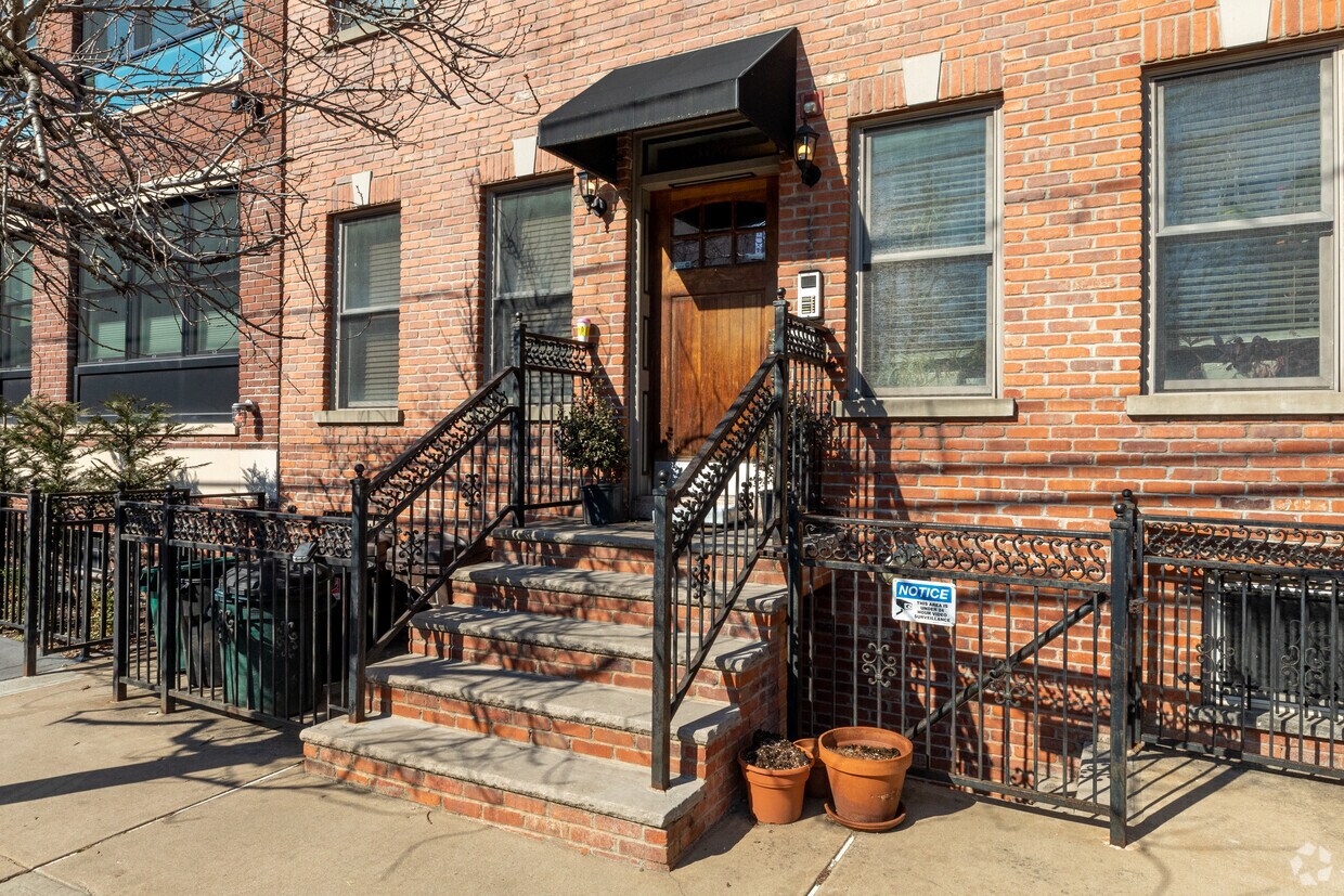 Entrance - 380 7th St
