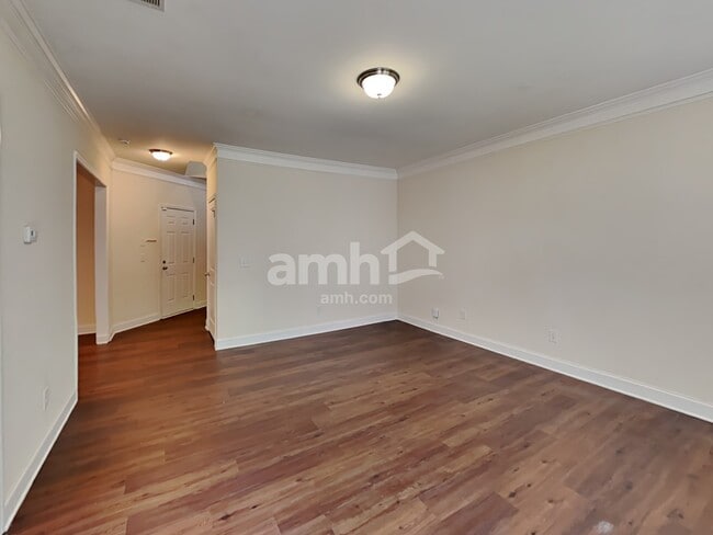 Foto del edificio - 2465 Beal St