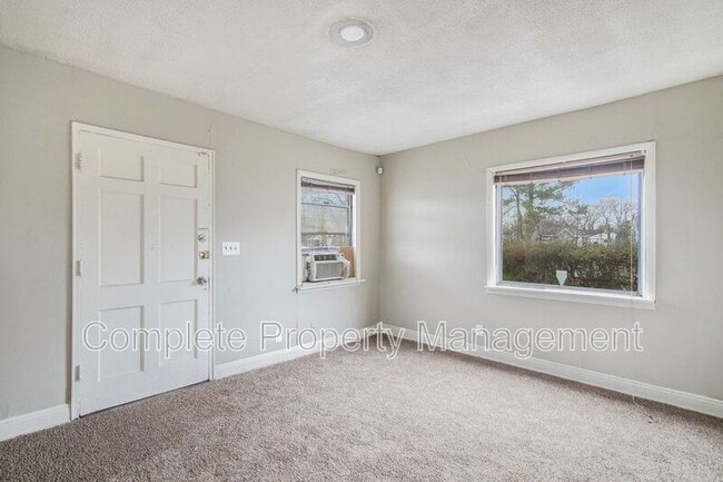 Building Photo - 2113 6th Way W