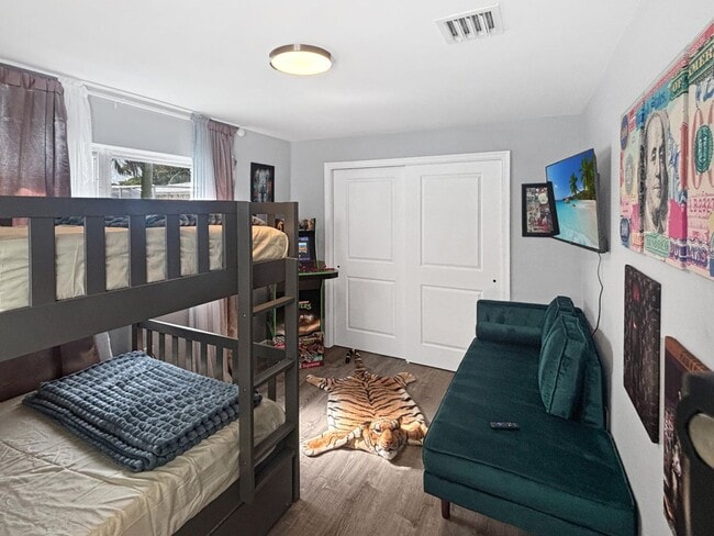 Foto del edificio - 100 SW 17th St