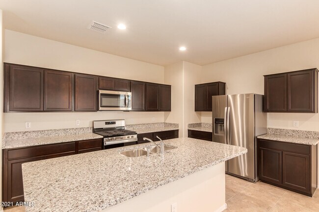 Foto del edificio - 30799 W Whitton Ave