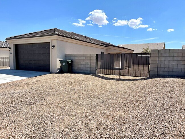 Foto del edificio - Great 3 Bedroom Home near Hualapai School!