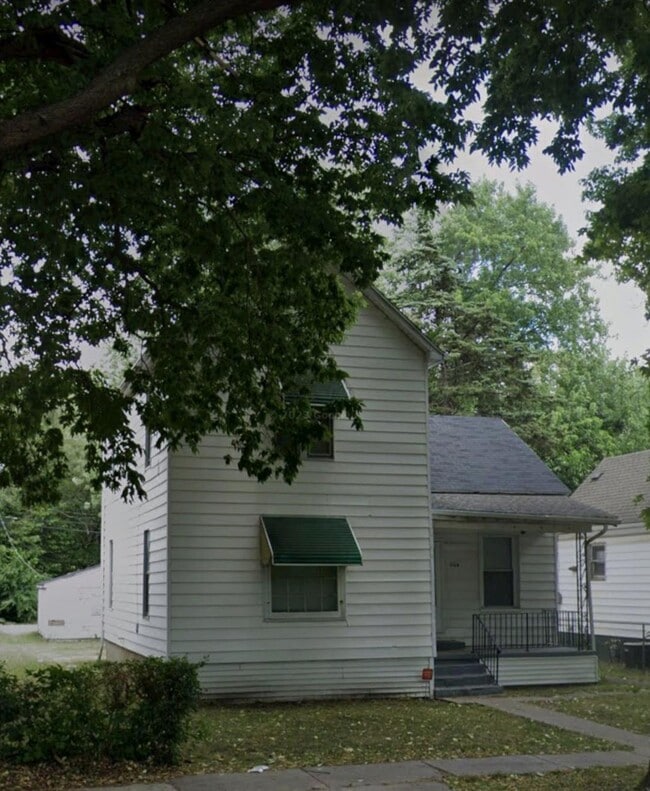 Building Photo - 1104 S 16th St Building Photo - 1104 S 16th St