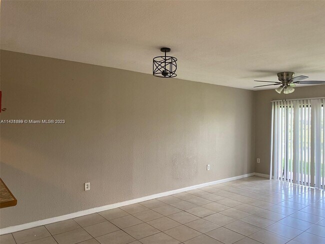 Building Photo - 9833 Nob Hill Ct