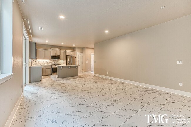 Foto del edificio - Modern 3-Bedroom Home with Spacious Yard a...