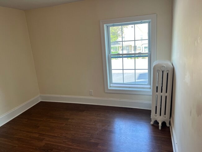 Bedroom - 1143 E Main St