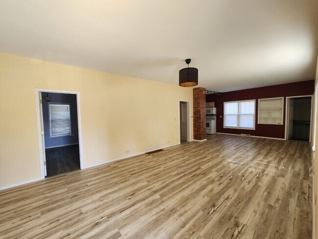 Foto del edificio - 704 N White St